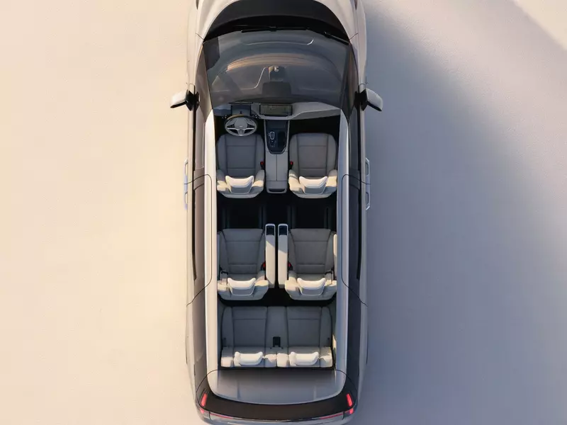 Volvo EM90車內採2+2+2的三排六座設定