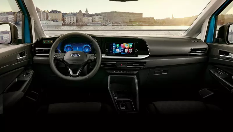 Ford Tourneo Connect旅玩家採用10.25吋數位化儀錶板，透過支援Apple CarPlay及Android Auto的8.25吋娛樂通訊整合系統、按鍵化頭燈開關設計，帶來簡潔及機能性兼具的車室質感。