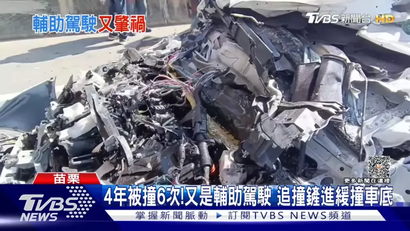 Toyota Prius車頭幾乎全毀。摘自TVBS