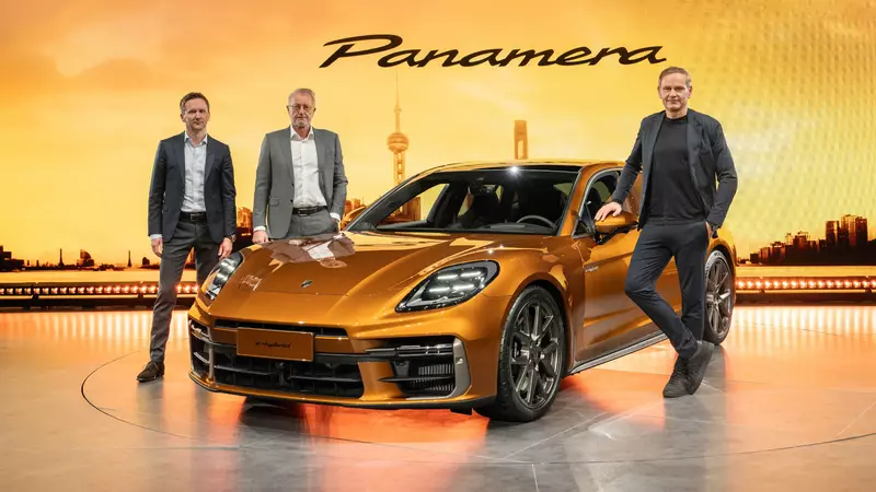 2023年11月24日在杜拜發表第三代Porsche Panamera(圖為Turbo e-hybrid車款)，台灣保時捷同步公布新世代車款在台車系編成與建議售價。根據德國原廠預計2024年3月開始陸續各市場交車，台灣則有望於2024年下半年引進。