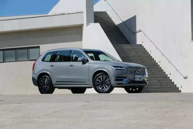 ▲Volvo XC90 Recharge T8 AWD Ultimate尺碼4,953* 1,958* 1,772mm，軸距2,984mm。