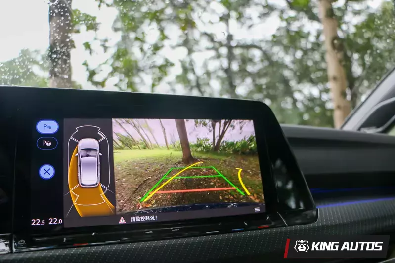 Discover Pro 10吋多媒體鏡面觸控主機(MIB 3)，能顯示倒車顯影畫面。