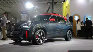 2024台北車展直擊報導|新世代《Mini JCW Countryman All4》全新JCW設計語彙 更顯熱血氣息