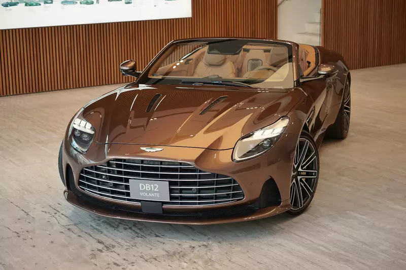 Aston Martin DB12 Volante，在台建議售價1,388萬元起，並提供高度客製化服務，預計2024年第2季交車。
