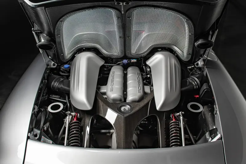 5.7升V10自然進氣引擎。