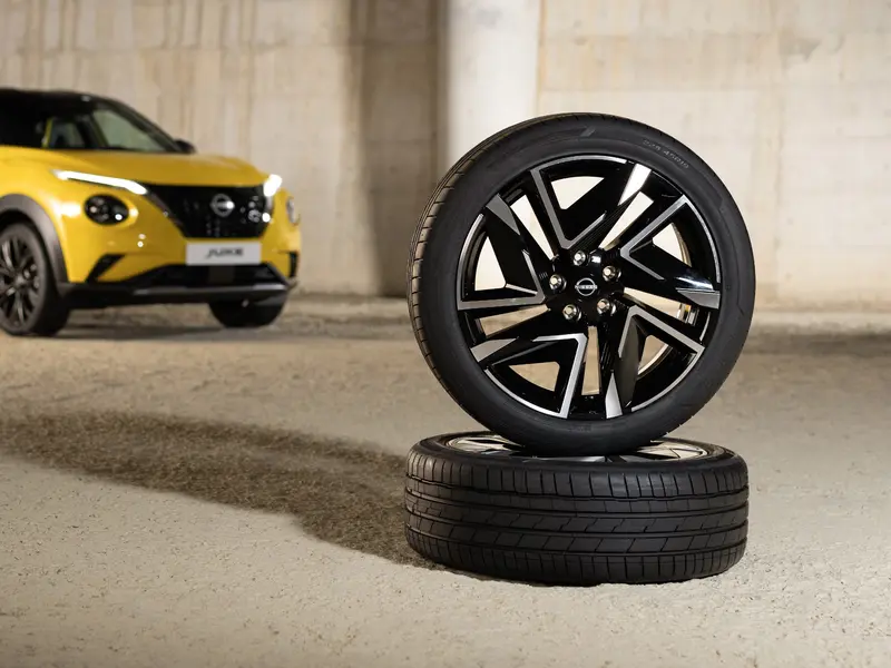 新年式更新後，專為油電車款提供的17吋低阻力滾動輪胎。