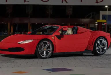 樂高還原1：1 Ferrari 296 GTS在新開幕樂園上