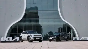 The Kia EV9純電智慧旗艦LSUV電動車新標竿． 接連榮獲「最佳純電七人座」及「最佳電動車」殊榮! 2月19日起全台展間巡迴展出，邀您鑑賞！ 