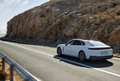 Porsche Panamera新增油電雙車型｜最大綜效馬力544匹