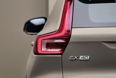《Volvo》電動車名稱更一致 新增EX40、EC40 並推出動力升級包與黑化特仕車