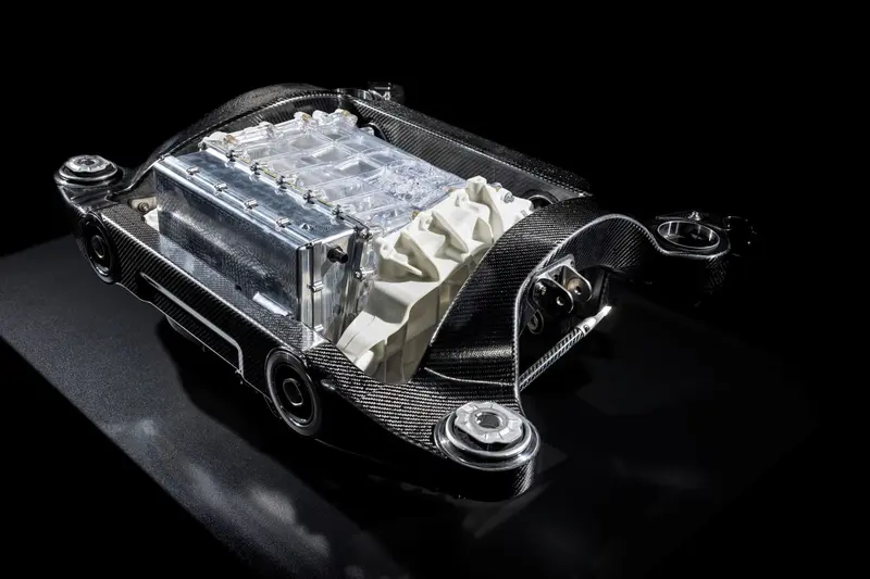 Mercedes-Benz自行研發的eATS 2.0電驅系統，具備雙速變速系統，支援800V電力架構。2022年1月推出的Vision EQXX概念車就是採用這套電驅系統。