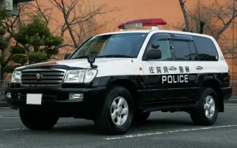 日本警察也用Toyota Land Cruiser來維護治安