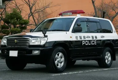 日本警察也用Toyota Land Cruiser來維護治安