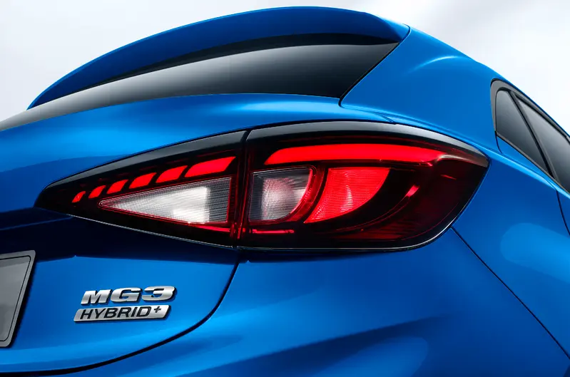 官方宣稱MG3為品牌第一款搭載Hybrid +油電動力系統的車款，其引擎採阿特金森循環，熱效率高達41%。