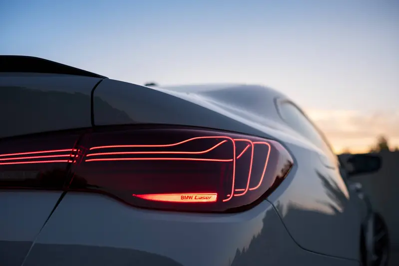絕美璀璨的BMW雷射尾燈承襲自全球限量1,000台的夢幻車款BMW M4 CSL。