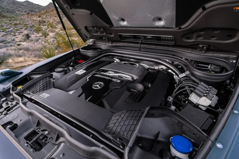 小改款AMG G63延續V8雙渦輪引擎配置，多了ISG 48V輕油電系統輔助後，輸出為577 匹/63.9公斤米。