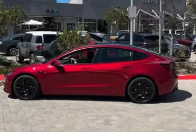 最強版Tesla Model 3發表在即？實車曝光