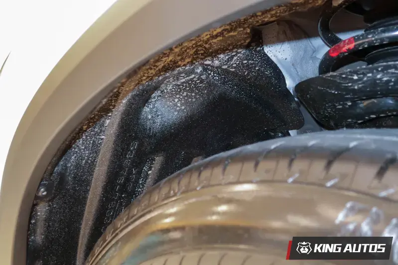為了降低胎噪，新年式NX選用具備更優吸聲性的材料用於前擋泥板和後輪室襯墊。