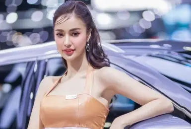泰國曼谷國際車展 RaVha 人家「比亞迪」找來的車模真的都是俊男跟美女