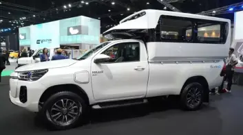 Toyota Hilux變成巴士會是甚麼樣子