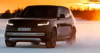 《Range Rover》首款電動車 零下40度 雪地測試中｜預計今年發表 明年底台灣上市