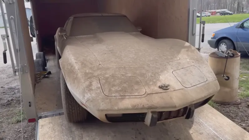 來看看這台Chevrolet C3 Corvette的療癒洗車過程