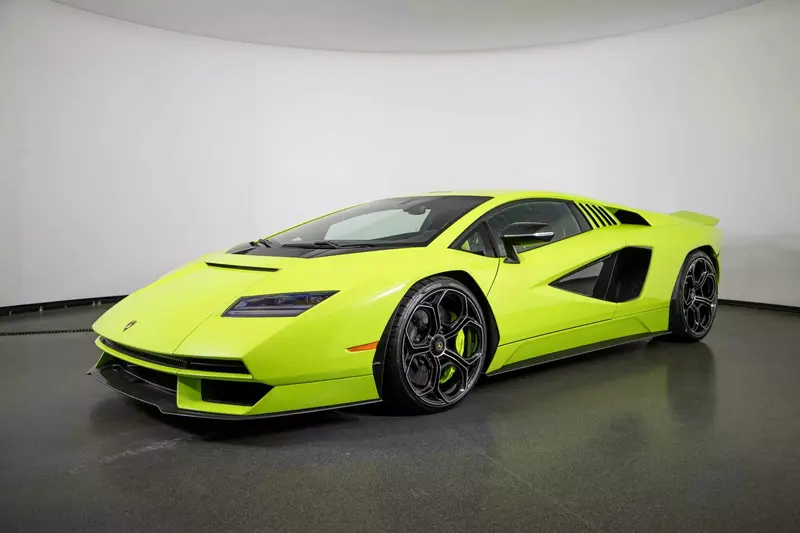 螢光綠Lamborghini Countach超跑正在拍賣
