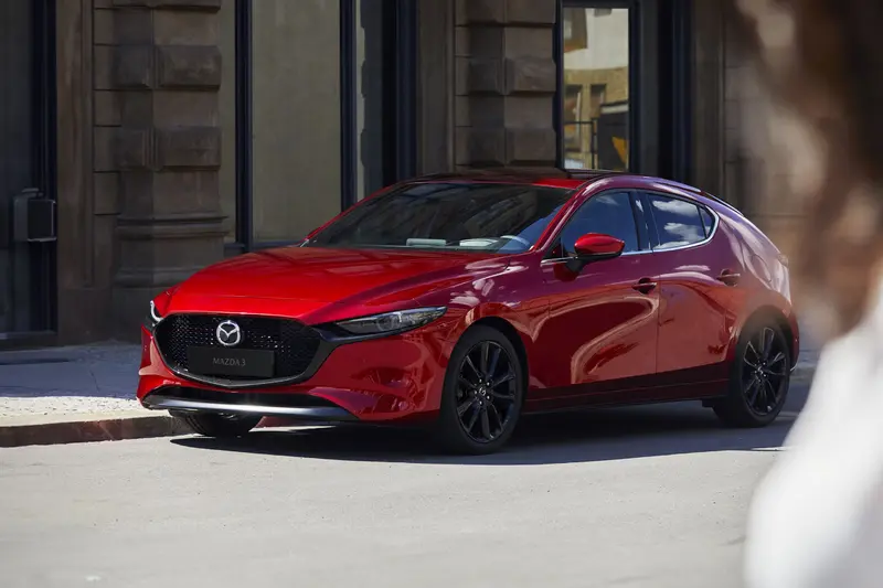 本月入主MAZDA熱銷主力車型MAZDA3>與CX-30立享5年原廠保固與10萬元購車低頭款