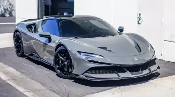 1016 Industries推出Ferrari SF90的碳纖維套件