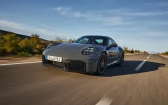 全新《Porsche 911 GTS》導入T-Hybrid油電動力 在台建議售價946萬元起
