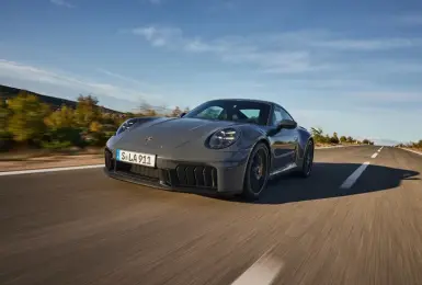 全新《Porsche 911 GTS》導入T-Hybrid油電動力 在台建議售價946萬元起