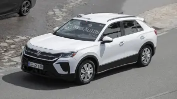 《Volkswagen T-Roc》在歐洲賣到併軌 大改款卸下偽裝 預計明年海外發表