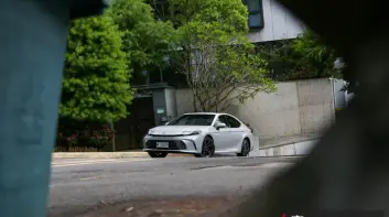 大改款《Toyota Camry》汽油旗艦 試駕報導｜4米9的車長 就是要配TSS 3.0才安全！