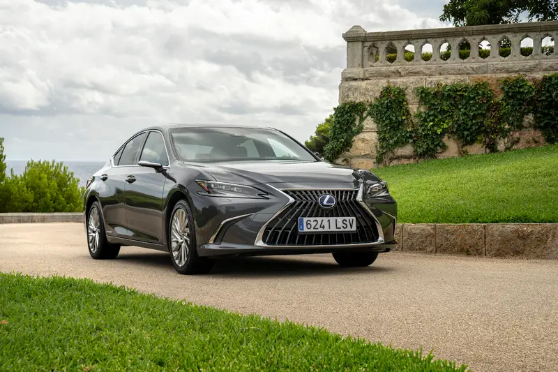 歐規Lexus ES，外觀可能與台灣車款些許不同。