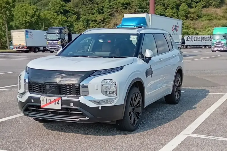 第四代小改款Mitsubishi Outlander PHEV偽裝測試車。圖片來源：櫻内商事，以下同。