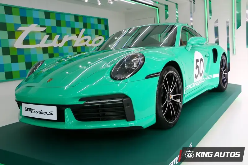 992世代911 Turbo S in Lighter Green，在台建議售價15,673,100元起。