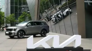 小改款《Kia Sorento》165.9萬元起 渦輪油電車款配備更豐富 首波配額剩一半