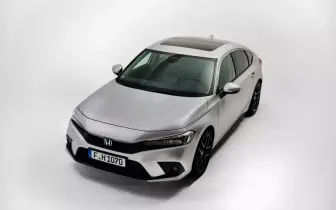 Honda推出的這台Civic e:HEV擁有最「銀」的烤漆