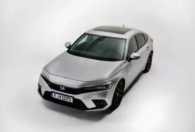 Honda推出的這台Civic e:HEV擁有最「銀」的烤漆