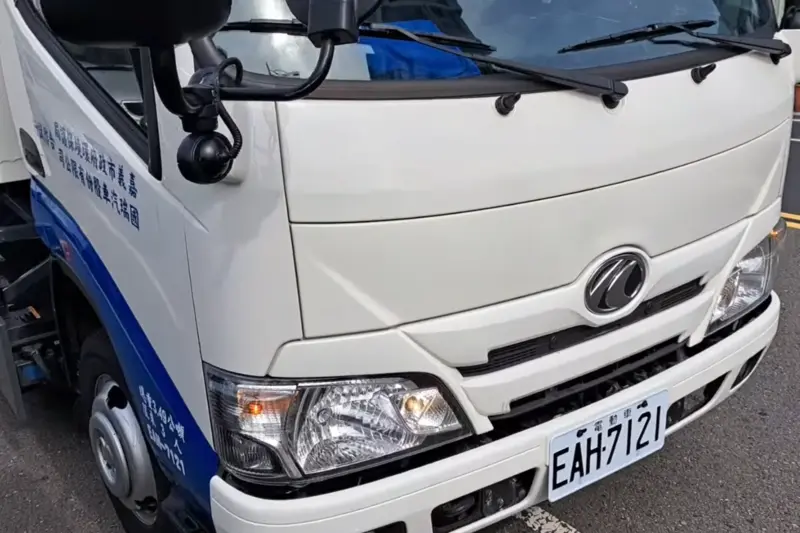 國瑞主導研發的純電貨車，是基於Toyota Dyna / Hino 200. 3.49噸貨車油改電而來。車頭掛上國瑞的廠徽。