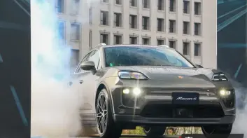 《Porsche Macan EV》358萬元起｜比油車更大的空間 跑得遠 跑得快 充電也很快