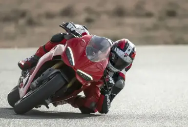 Ducati發表全新款Panigale V2/V2 S｜車身更輕 科技配備升級