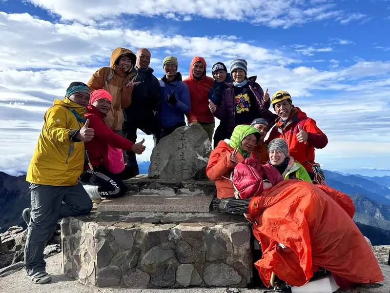 無懼挑戰！福斯商旅力助腦麻兒小比成功登頂玉山