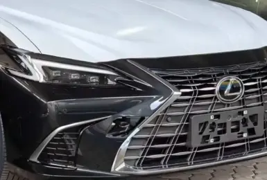 改款《Lexus ES》實車曝光 發表倒數｜燈具升級 保留石英鐘 數位儀表可能不會更新