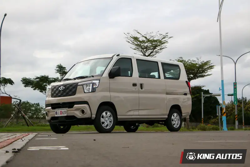 車頭菱格紋飾板相當搶眼