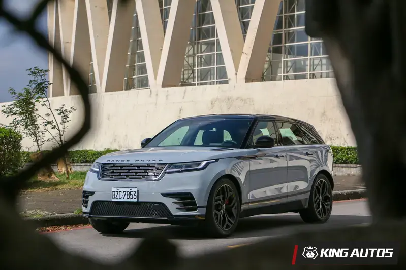 本次試駕車款為2025年式Range Rover Velar P250 Dynamic SE，建議售價345萬元。較舊年式車款調降8萬元，並有著更豐富的標準配備。