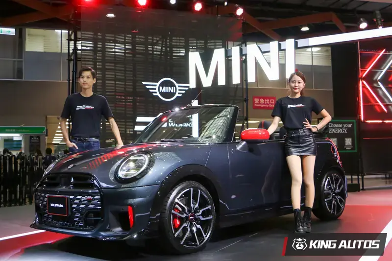 MINI John Cooper Works Cabrio，在台建議售價235萬元起。