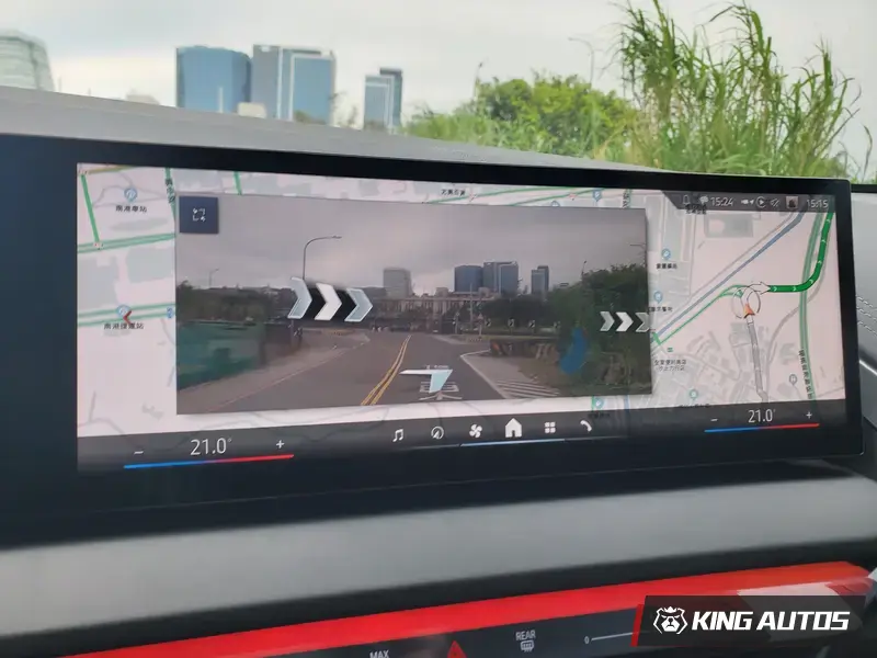 原廠導航具備AR擴增實境功能，將型車方向顯示在中控螢幕上。