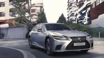 都跑去買LM！Lexus LS英國去年只賣3輛 今年乾脆不賣了！