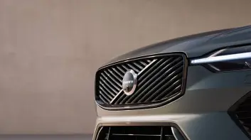 台灣今年導入！二次小改款《Volvo XC60》車機系統升級 外觀更有家族風格